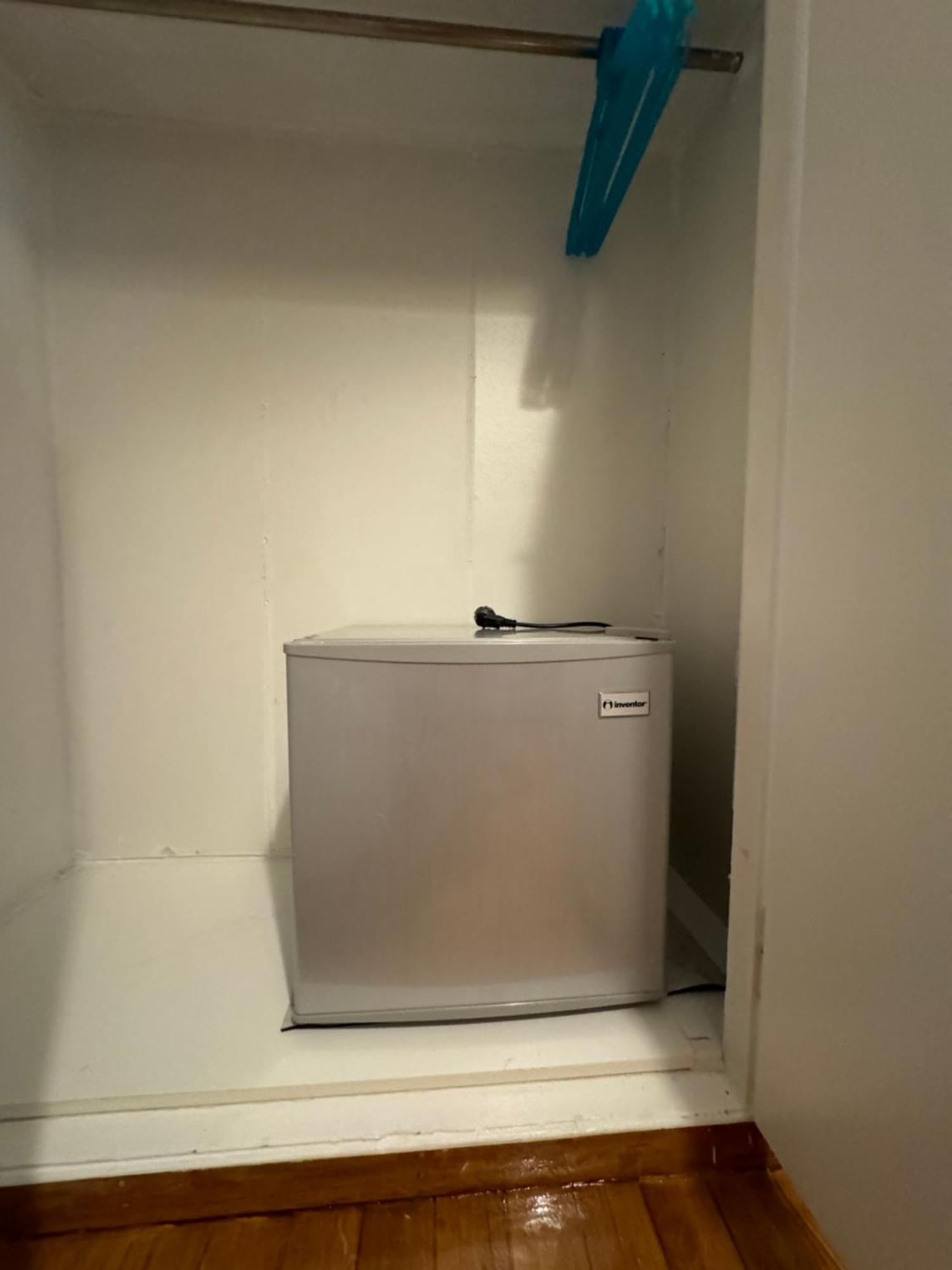 Grote Tweepersoonskamer met Gedeelde Badkamer.